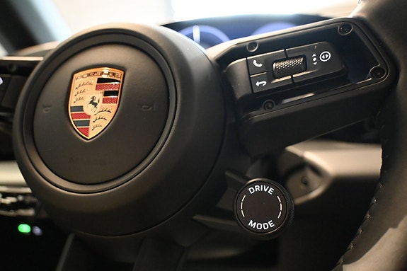 Porsche Macan 4 14 of 19