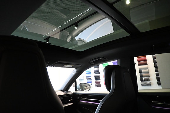 Porsche Macan 4 18 of 19