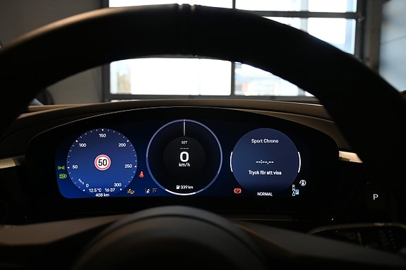 Porsche Macan 4 13 of 19