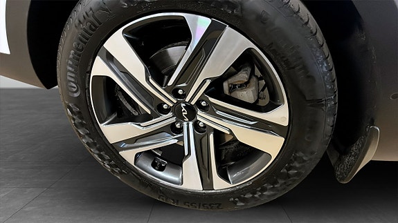 Kia Sorento 6 of 12