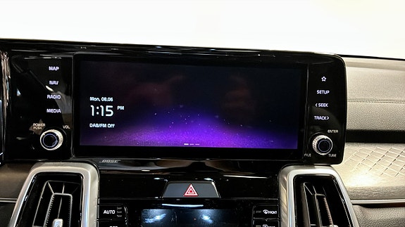 Kia Sorento 9 of 12