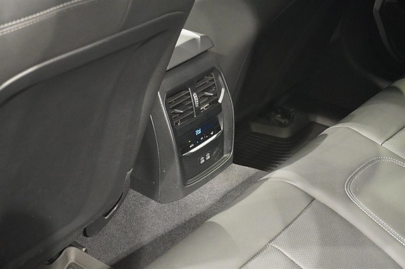 BMW 330e 13 of 16