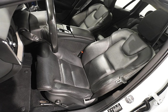 Volvo V60 4 of 5