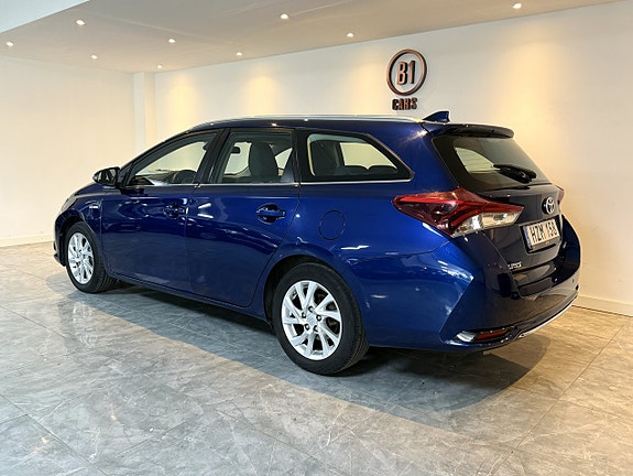 Toyota Auris 3 of 5