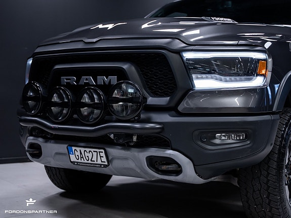Dodge RAM 1500 2 of 5
