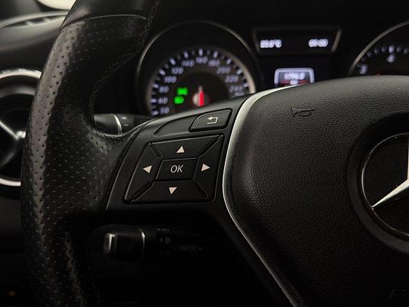 Mercedes-Benz GLA200 15 of 30