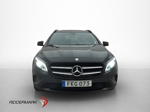 Mercedes-Benz GLA200 2 of 30
