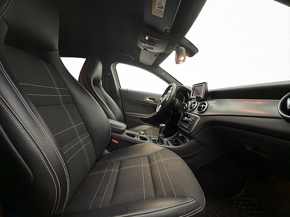 Mercedes-Benz GLA200 23 of 30
