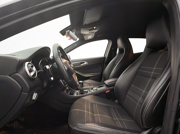 Mercedes-Benz GLA200 11 of 30