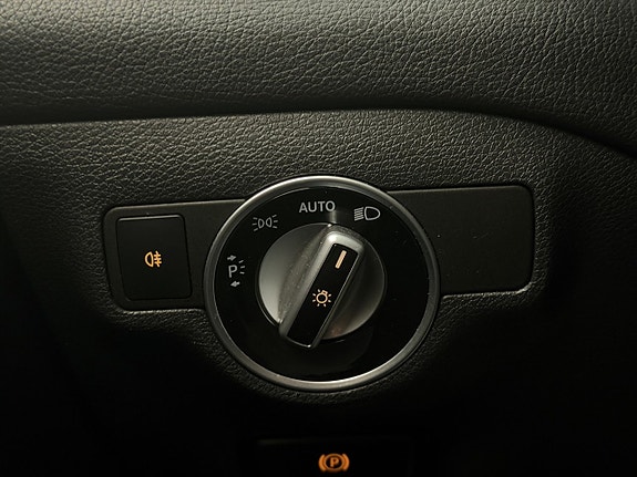 Mercedes-Benz GLA200 13 of 30