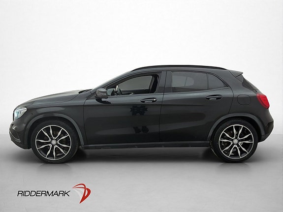 Mercedes-Benz GLA200 4 of 30