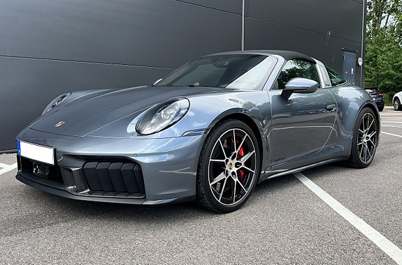 Porsche 911 Targa 4 GTS 2 of 5