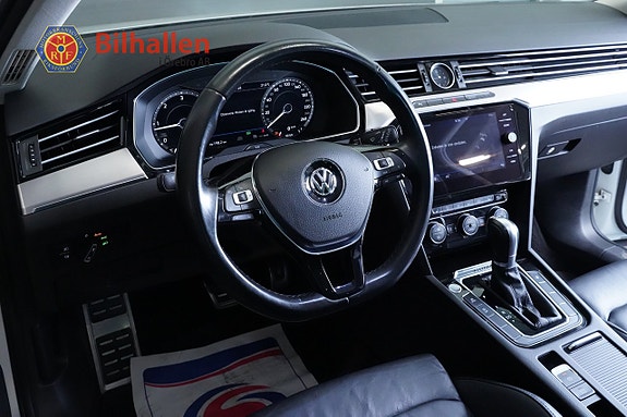 Volkswagen Passat Alltrack 4 of 5