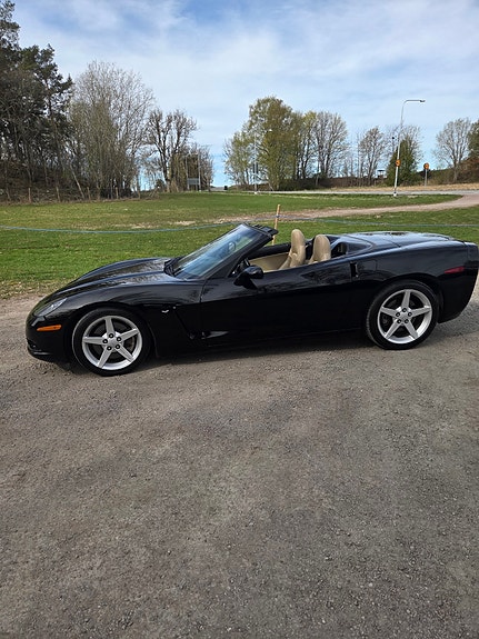 Chevrolet Corvette 3 of 5
