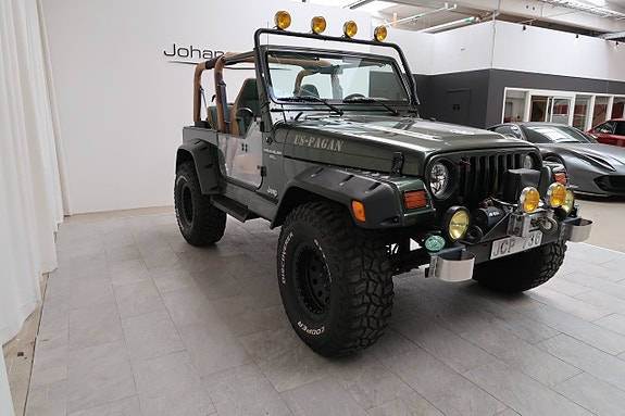Jeep Wrangler 8 of 12