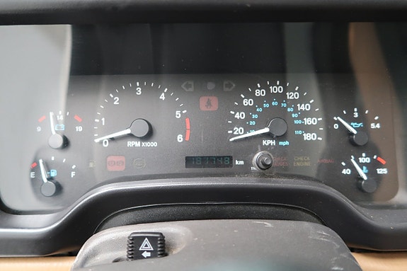 Jeep Wrangler 9 of 12