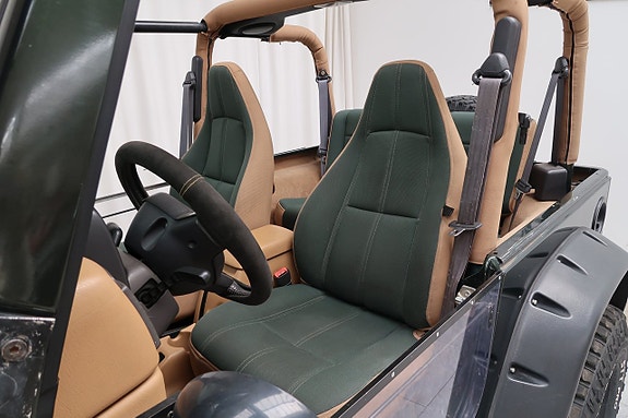 Jeep Wrangler 5 of 12