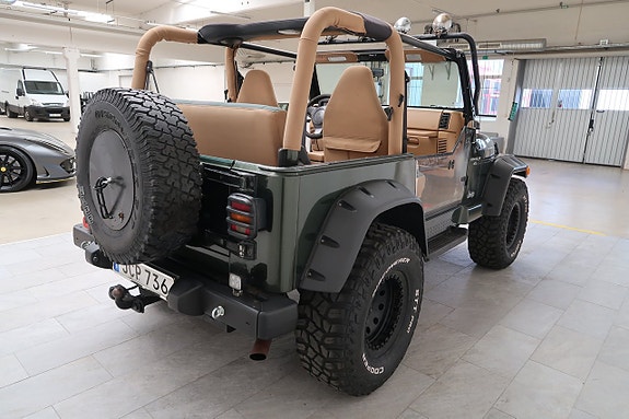 Jeep Wrangler 7 of 12