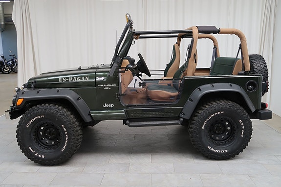 Jeep Wrangler 3 of 12