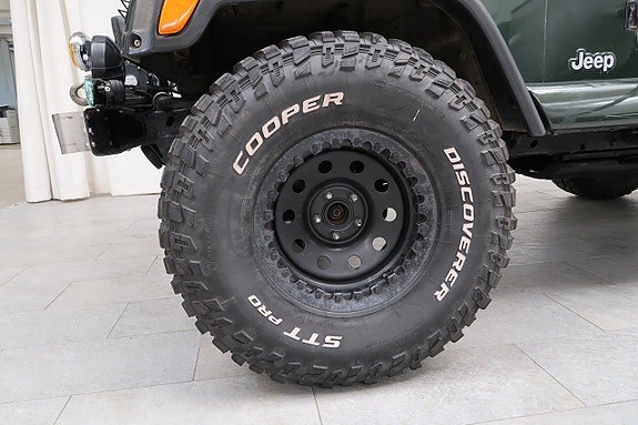 Jeep Wrangler 11 of 12