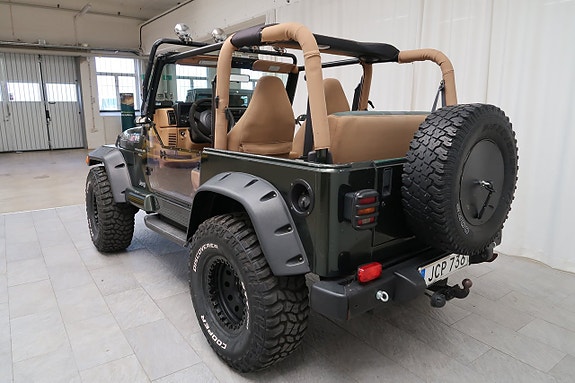 Jeep Wrangler 6 of 12