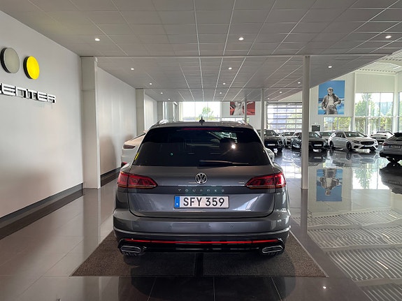 Volkswagen Touareg 5 of 5