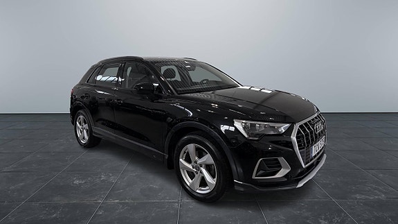 Audi Q3 2 of 5