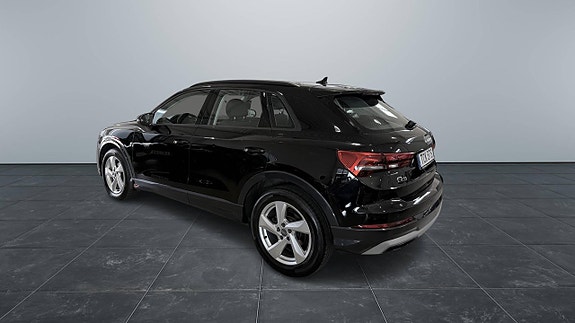 Audi Q3 3 of 5