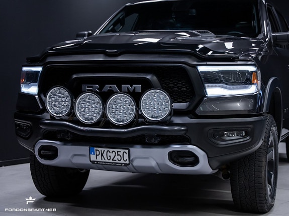 Dodge RAM 1500 2 of 5