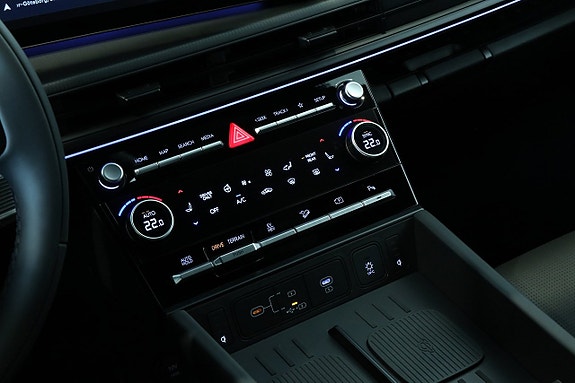 Hyundai Santa Fe 18 of 24