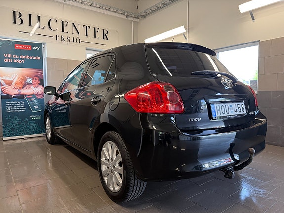 Toyota Auris 2 of 5