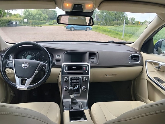 Volvo V60 12 of 15