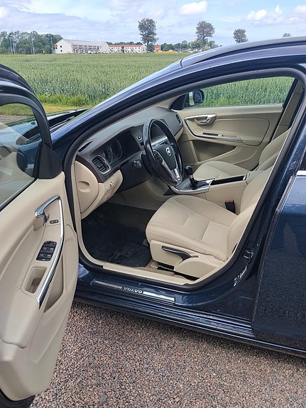 Volvo V60 10 of 15