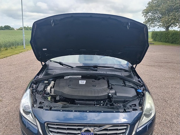 Volvo V60 9 of 15