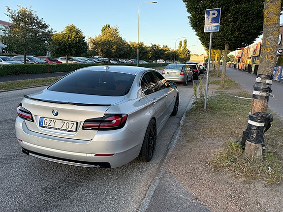 BMW 523i 4 of 5