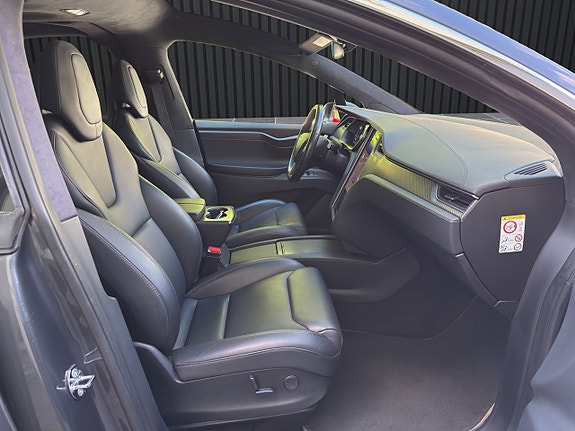 Tesla Model X 12 of 21