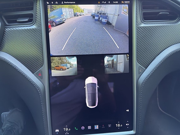 Tesla Model X 20 of 21