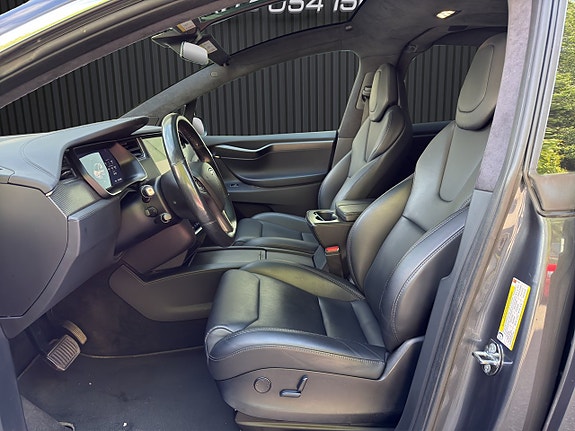 Tesla Model X 10 of 21