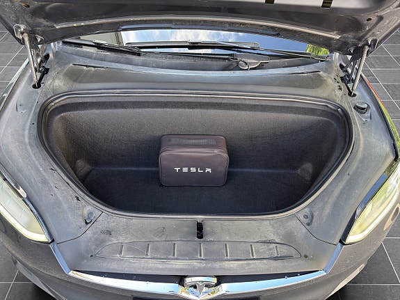 Tesla Model X 21 of 21