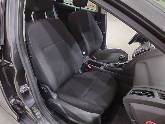 Ford Focus 9 of 12