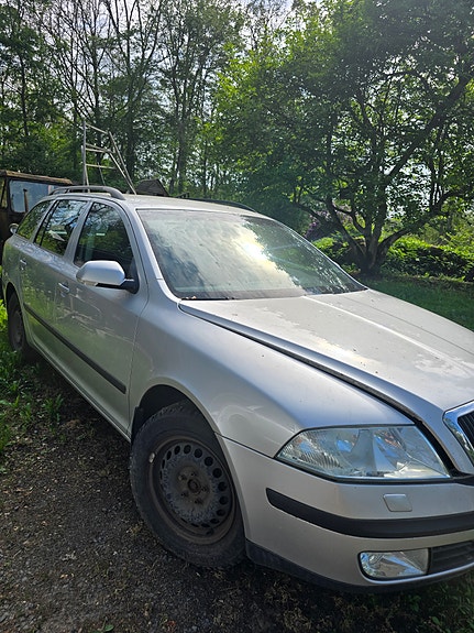 Skoda Octavia 2 of 2