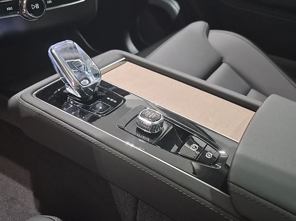 Volvo XC90 24 of 25