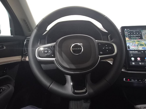 Volvo XC90 10 of 25