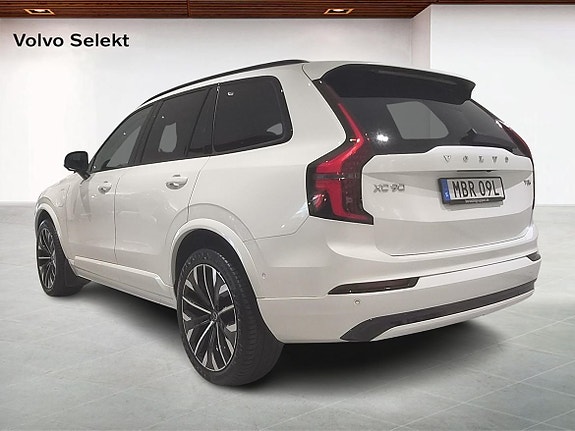 Volvo XC90 2 of 25