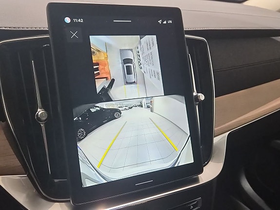Volvo XC90 16 of 25