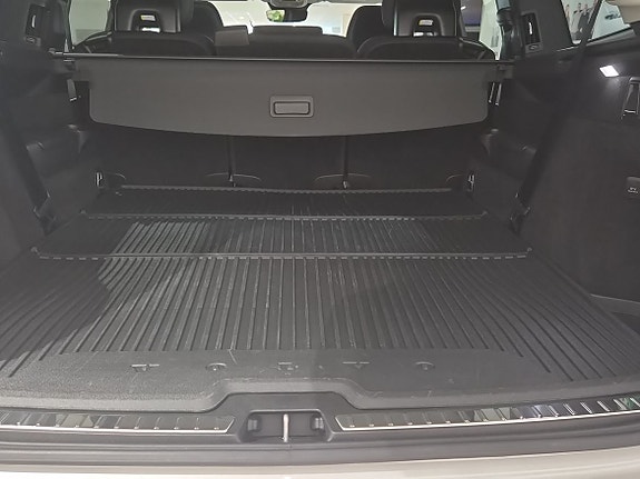 Volvo XC90 13 of 25