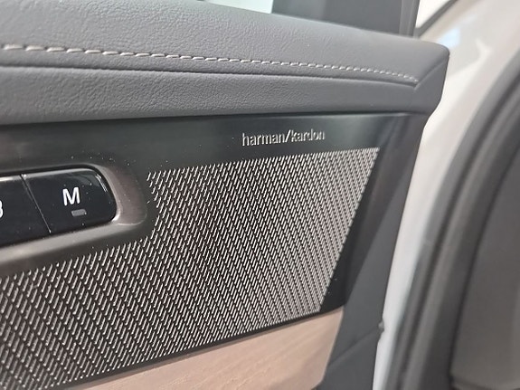 Volvo XC90 18 of 25