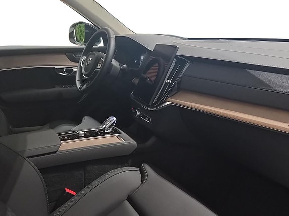 Volvo XC90 4 of 25