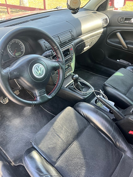 Volkswagen Passat 2 of 4