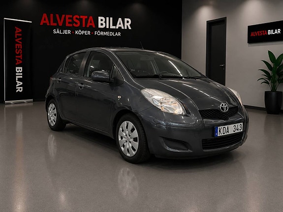 Toyota Yaris 2 of 10